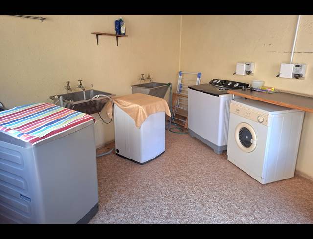 2 BEDROOM TOWNHOUSE FOR SALE IN GREENHILLS